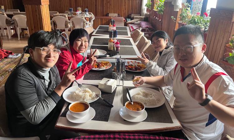 trekkers enjoying food at Annapurna teahouse