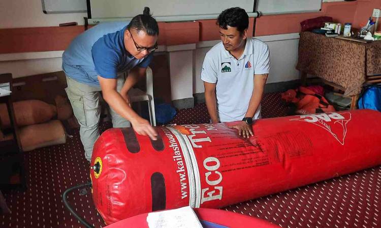out team demonstrating PAC, altitude chamber bag