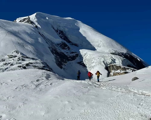 On The Way To Thorong La Summit